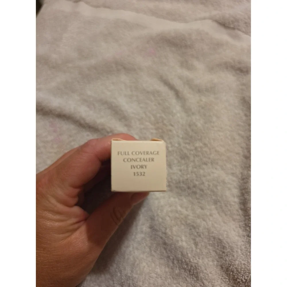Mary Kay Concealer NOS 1532 Full Coverage Concealer, Ivory Correcting Discontin